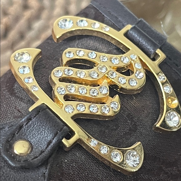 Rocawear Brown Flats with Gold Detailing - Picture 15 of 15